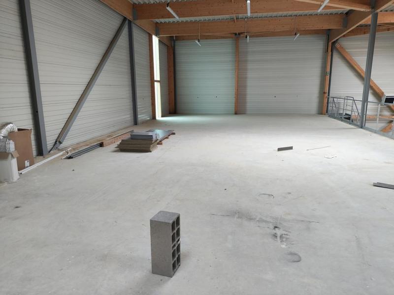 Local d'activités - 718 m²