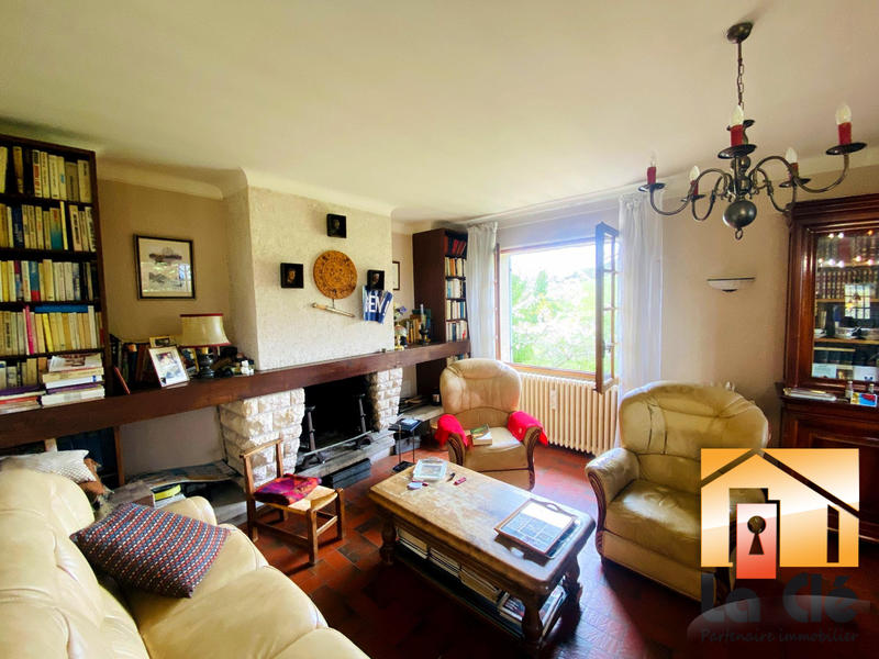 Maison - 218 m² - 7 pièces