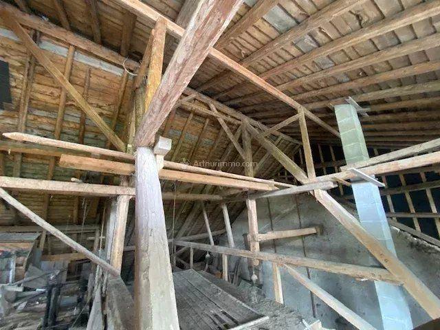 Maison - 250 m² - 6 pièces