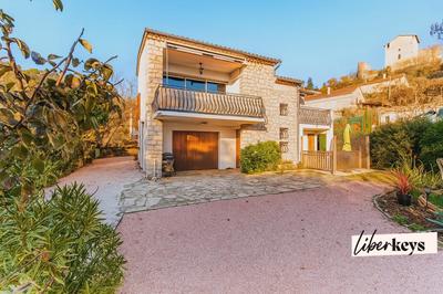 Maison - 256 m² - 6 pièces