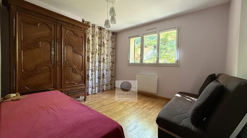 Maison - 225 m² - 10 pièces