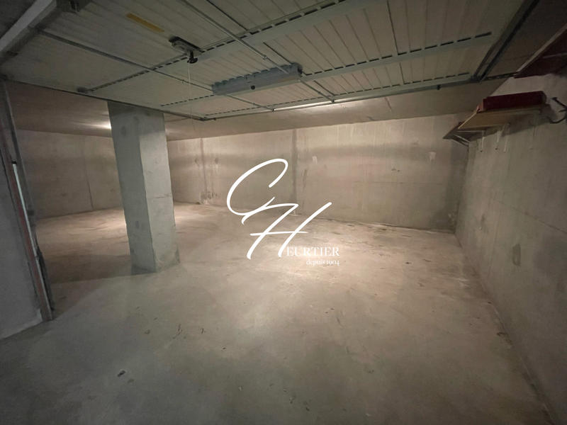 Parking / Garage - 47 m²