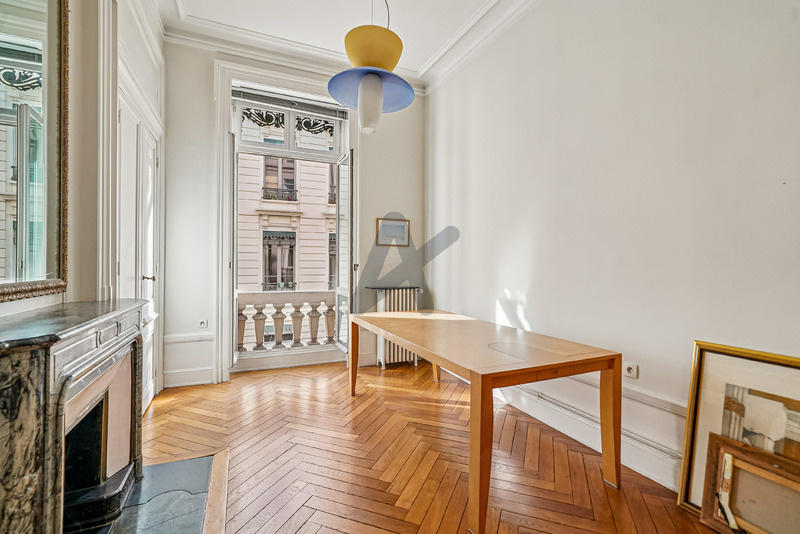 Appartement - 197 m² - 7 pièces