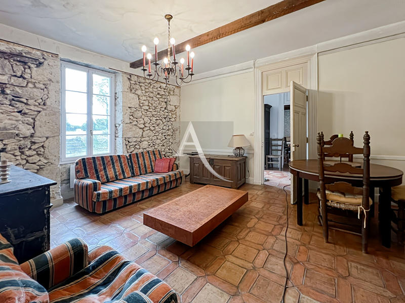 Maison - 235 m² - 7 pièces