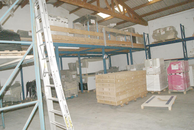 Entrepôt - 1 200 m²