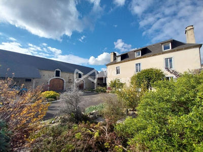 Maison - 270 m² - 7 pièces