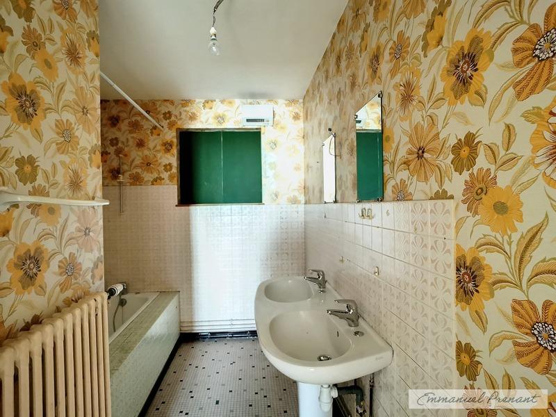 Local commercial - 242 m² - 7 pièces