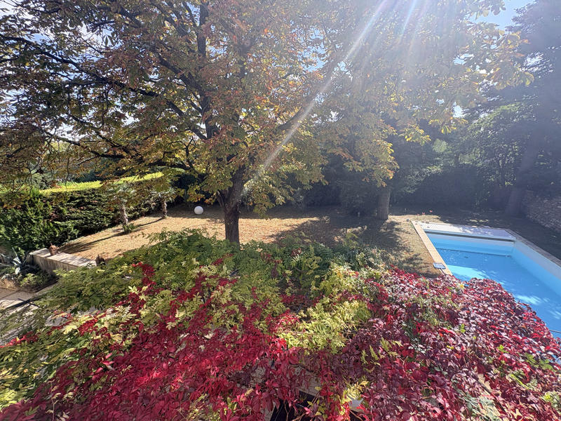 Maison - 320 m² - 8 pièces