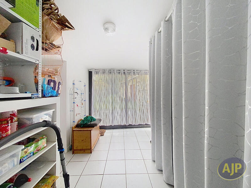 Maison - 218 m² - 6 pièces