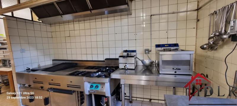 Local commercial - 895 m²