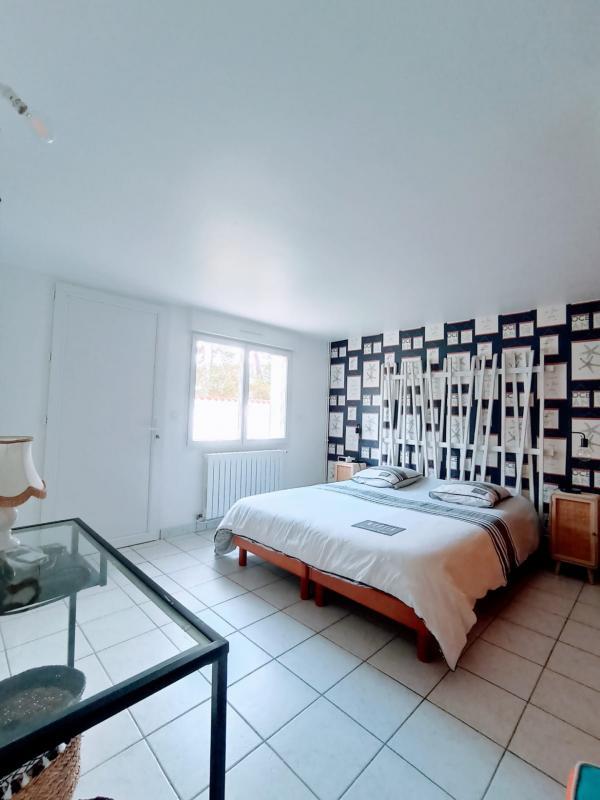 Maison - 220 m² - 10 pièces