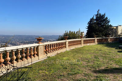 Maison de ville - 240 m² - 6 pièces