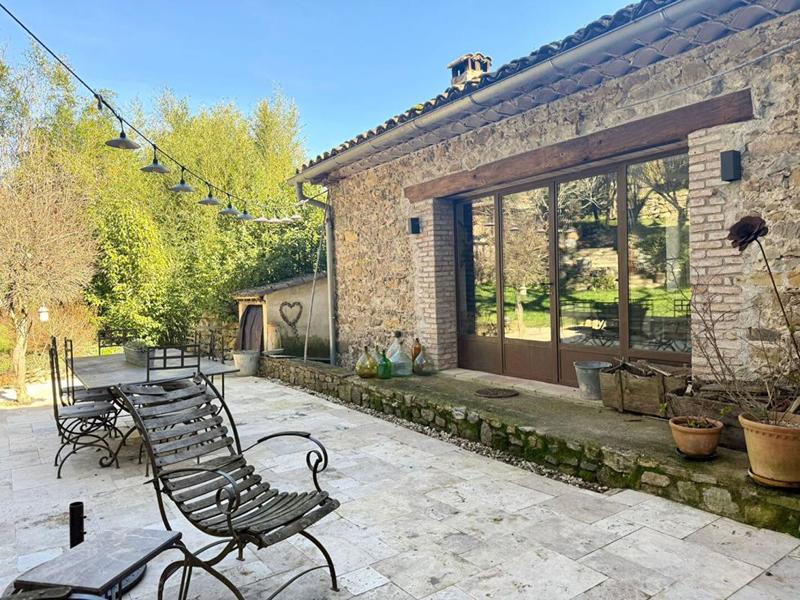 Mas - 523 m² - 15 pièces