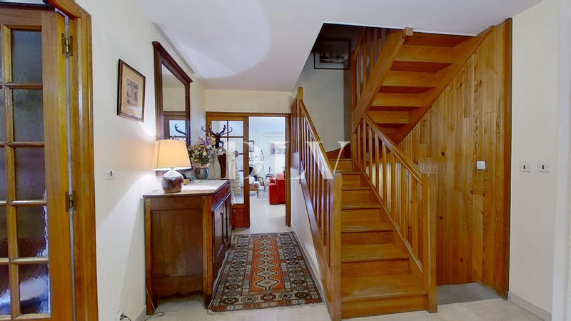 Maison - 220 m² - 8 pièces