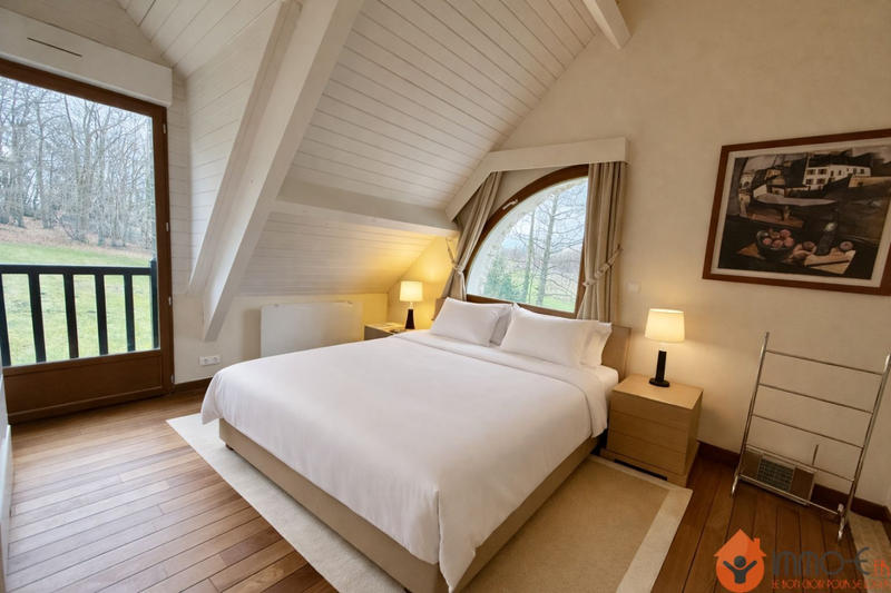 Maison - 261 m² - 7 pièces