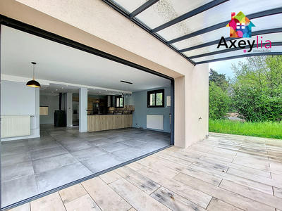 Maison - 240 m² - 10 pièces