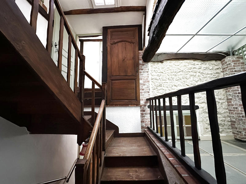 Maison - 223 m² - 9 pièces