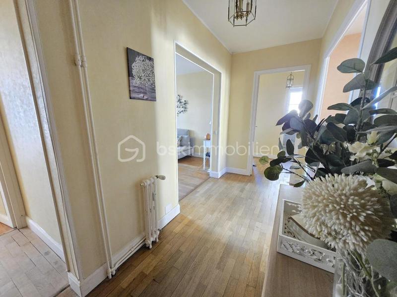 Appartement - 99 m² - 4 pièces