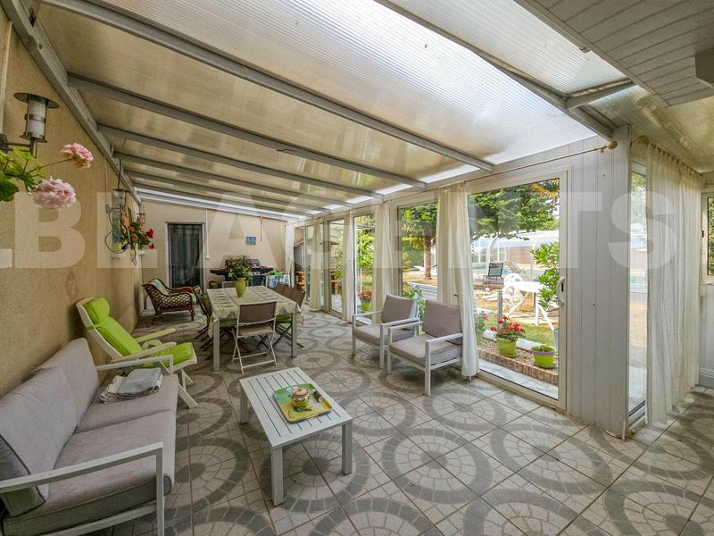 Maison - 320 m² - 11 pièces