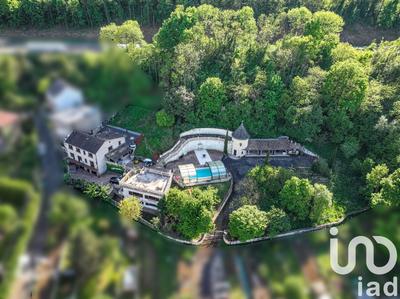 Maison - 251 m² - 8 pièces