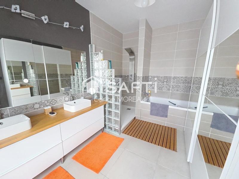 Maison - 211 m² - 9 pièces