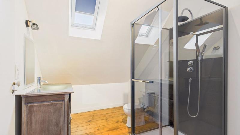 Maison - 240 m² - 10 pièces