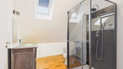 Maison - 240 m² - 10 pièces