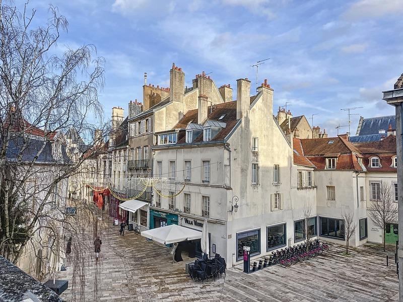 Appartement ancien - 250 m² - 7 pièces