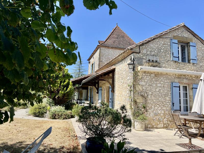 Maison - 221 m² - 6 pièces