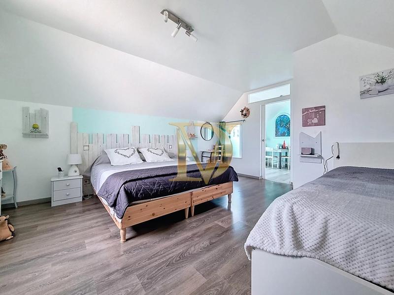 Maison - 230 m² - 8 pièces