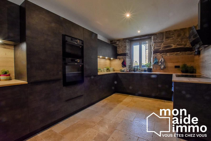 Maison ancienne - 242 m² - 8 pièces