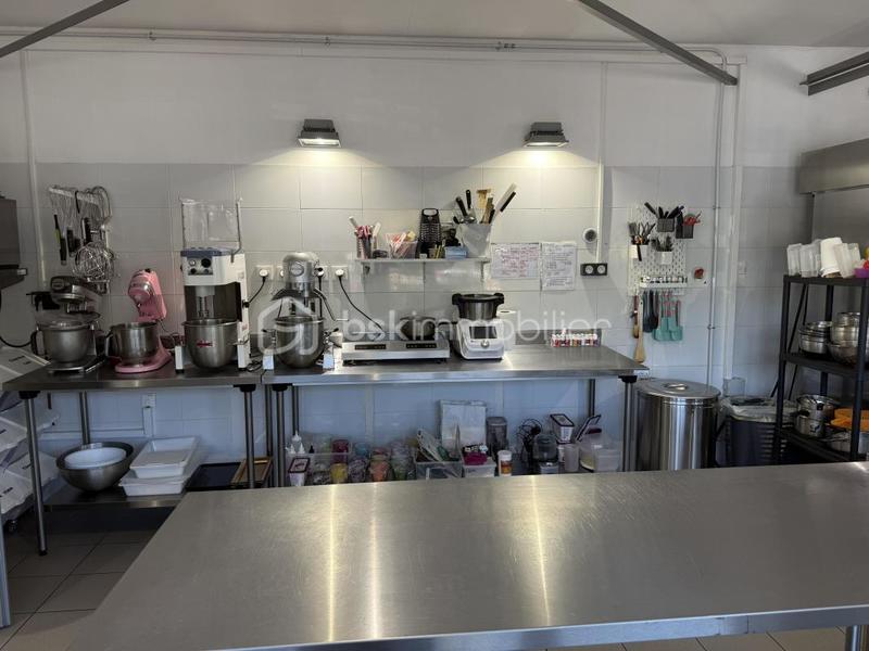 Local commercial - 135 m² - 4 pièces