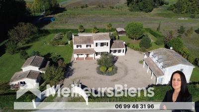 Maison - 265 m² - 10 pièces