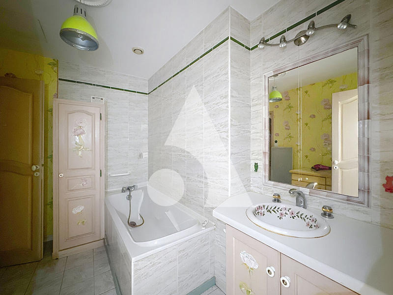 Maison - 140 m² - 7 pièces