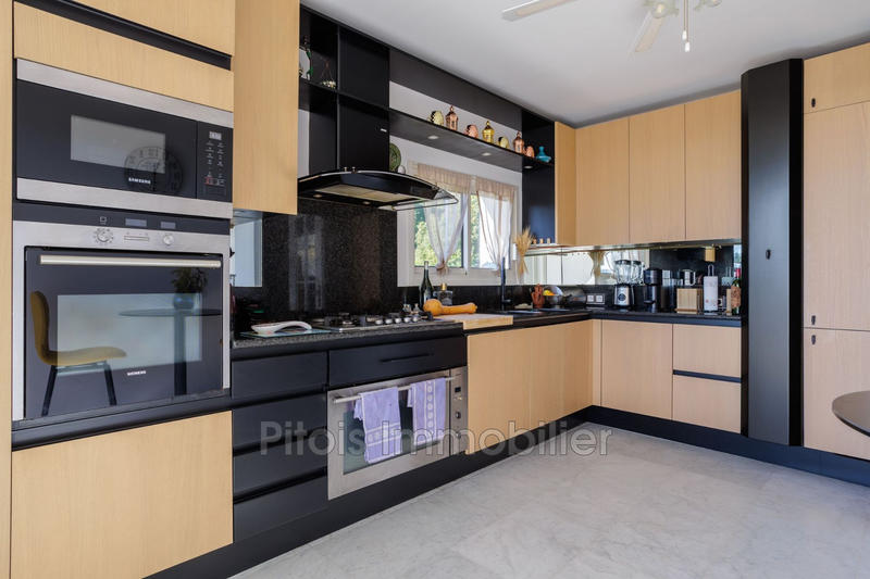 Maison - 230 m² - 4 pièces