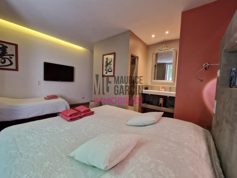 Maison - 310 m² - 12 pièces