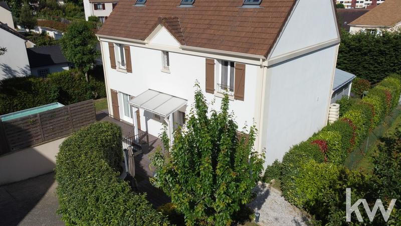 Maison - 212 m² - 9 pièces