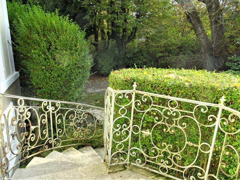 Maison - 240 m² - 9 pièces