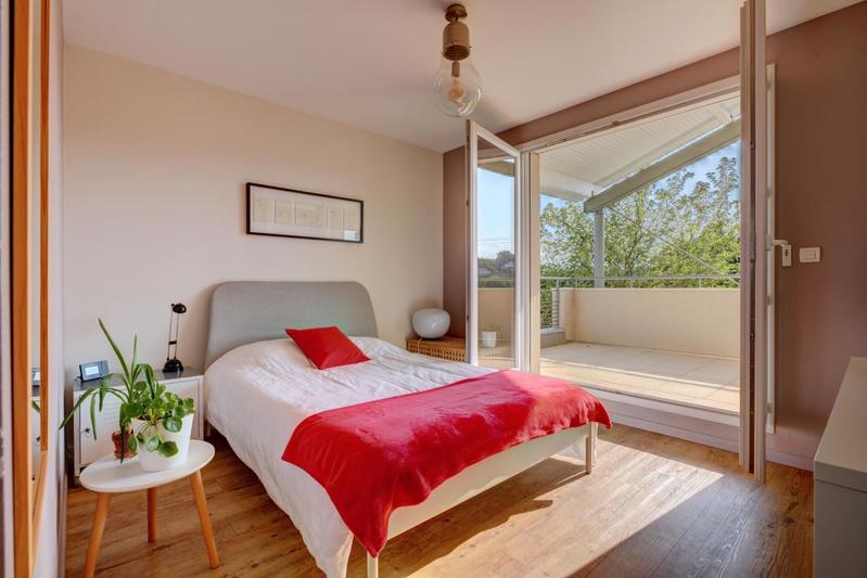 Maison - 240 m² - 8 pièces