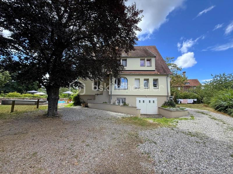 Maison - 303 m² - 10 pièces