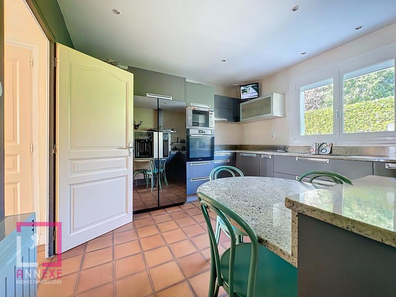 Maison - 217 m² - 7 pièces