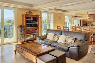 Maison - 240 m² - 8 pièces