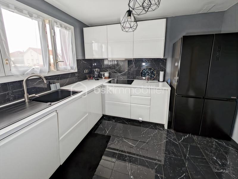 Maison - 90 m² - 4 pièces