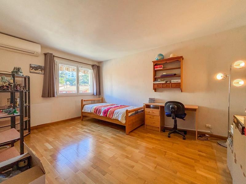 Appartement - 99 m² - 4 pièces