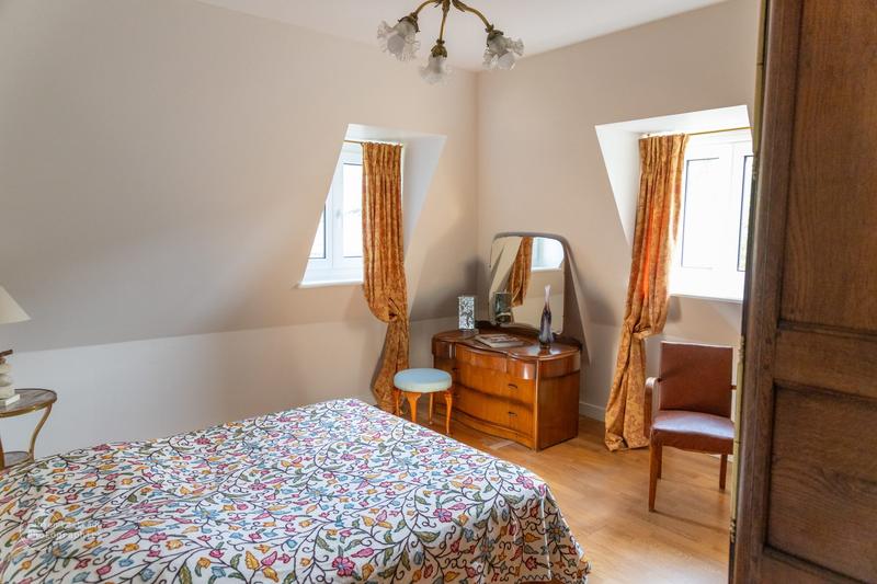 Maison - 273 m² - 11 pièces