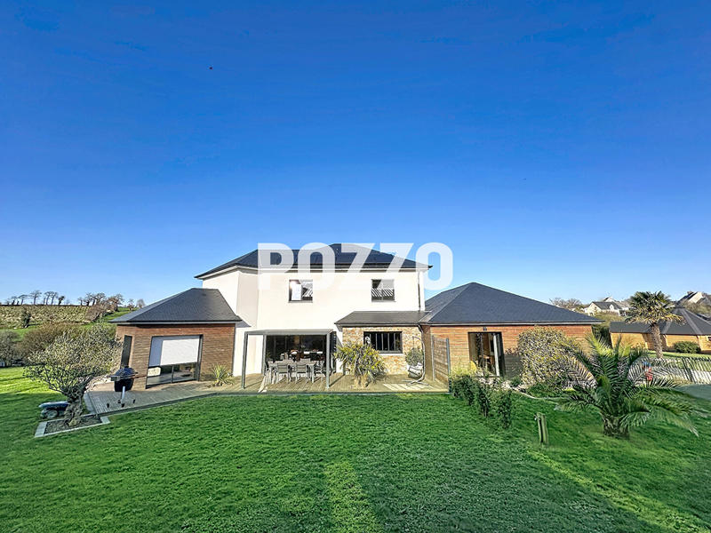 Maison - 283 m² - 11 pièces