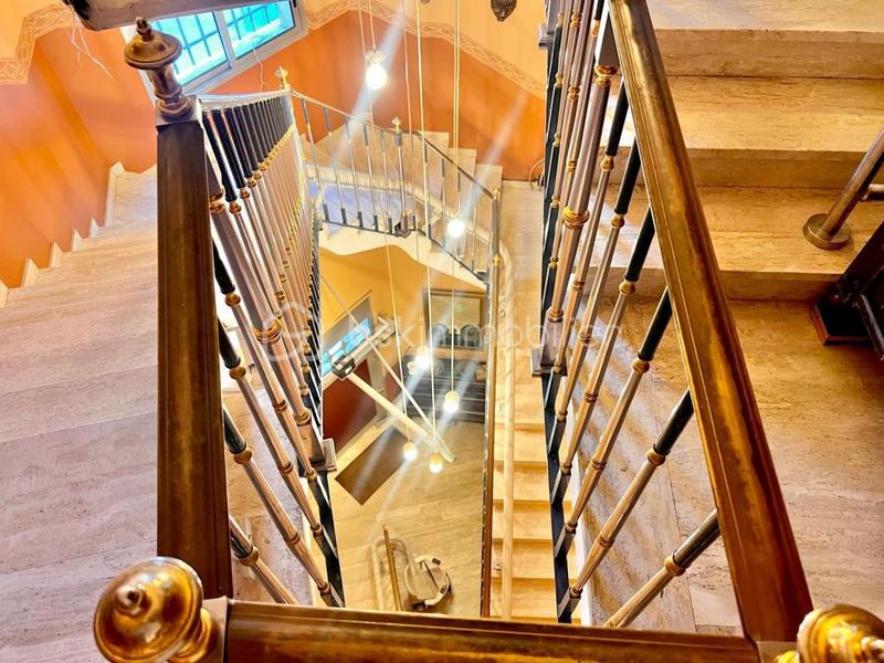 Appartement - 183 m² - 6 pièces