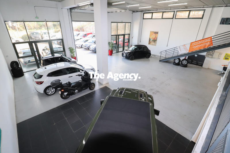 Fonds de commerce - Local commercial - 824 m²