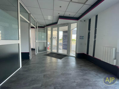 Local commercial - 89 m² - 4 pièces