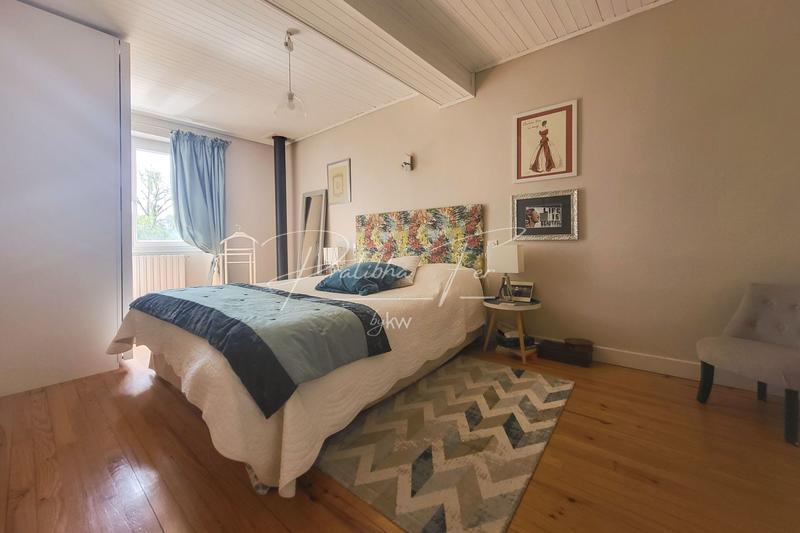 Maison - 251 m² - 8 pièces